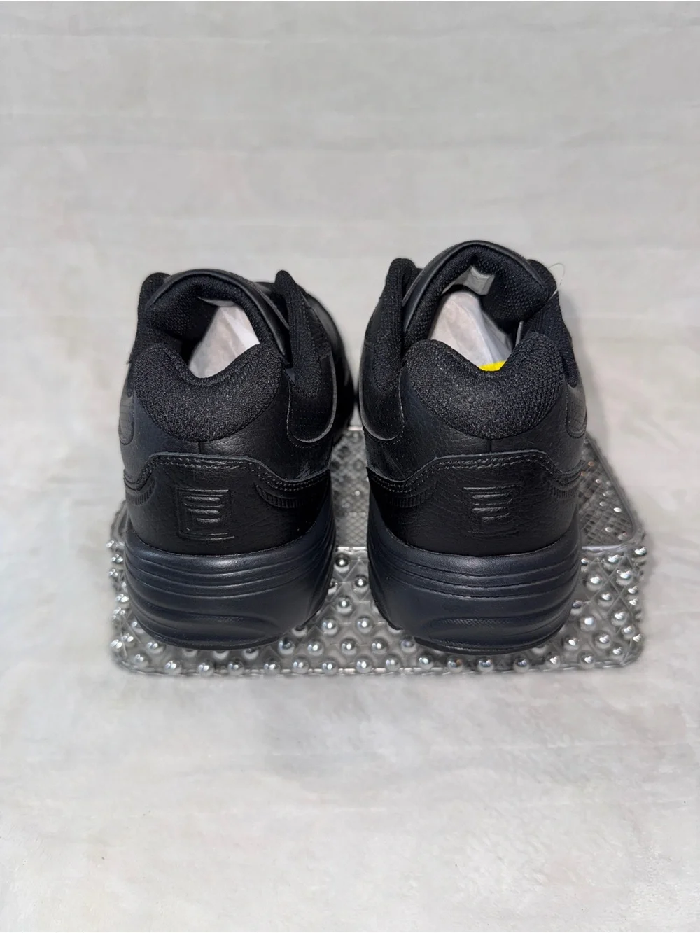 Fila Men's 9.5, Women’s 11, Black Athletic memory Workshift SR Trainer Shoes